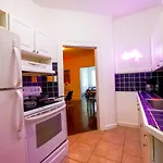 Hip And Cozy 2Br Miami Apartment