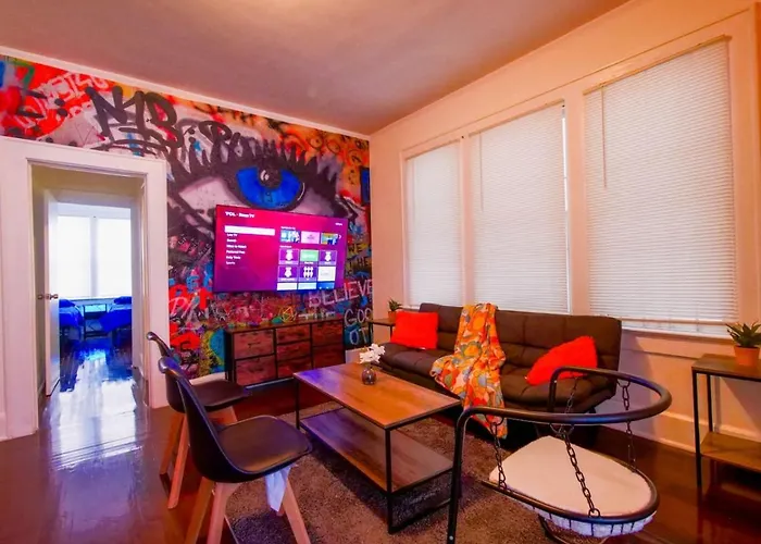 Hip And Cozy 2Br Miami Apartment