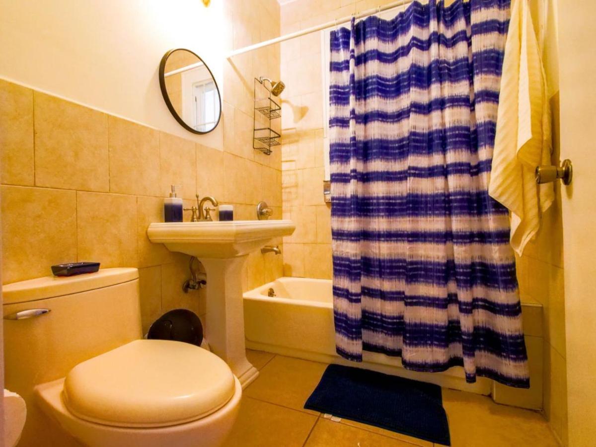 Hip And Cozy 2br